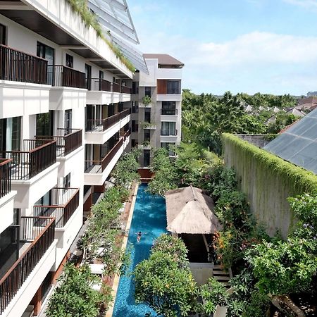 Jambuluwuk Oceano Seminyak Hotel Εξωτερικό φωτογραφία The hotel's pool