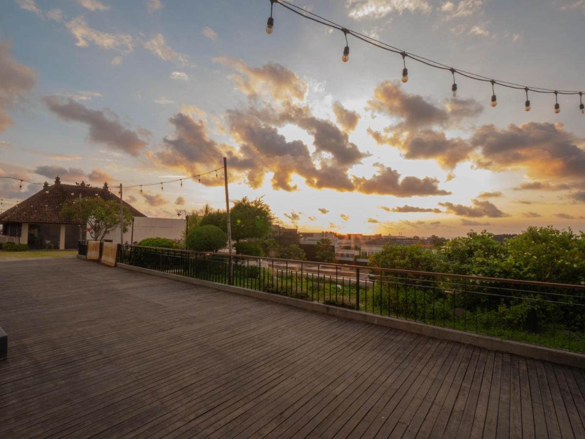 Jambuluwuk Oceano Seminyak Hotel Εξωτερικό φωτογραφία The boardwalk at the top of the tower