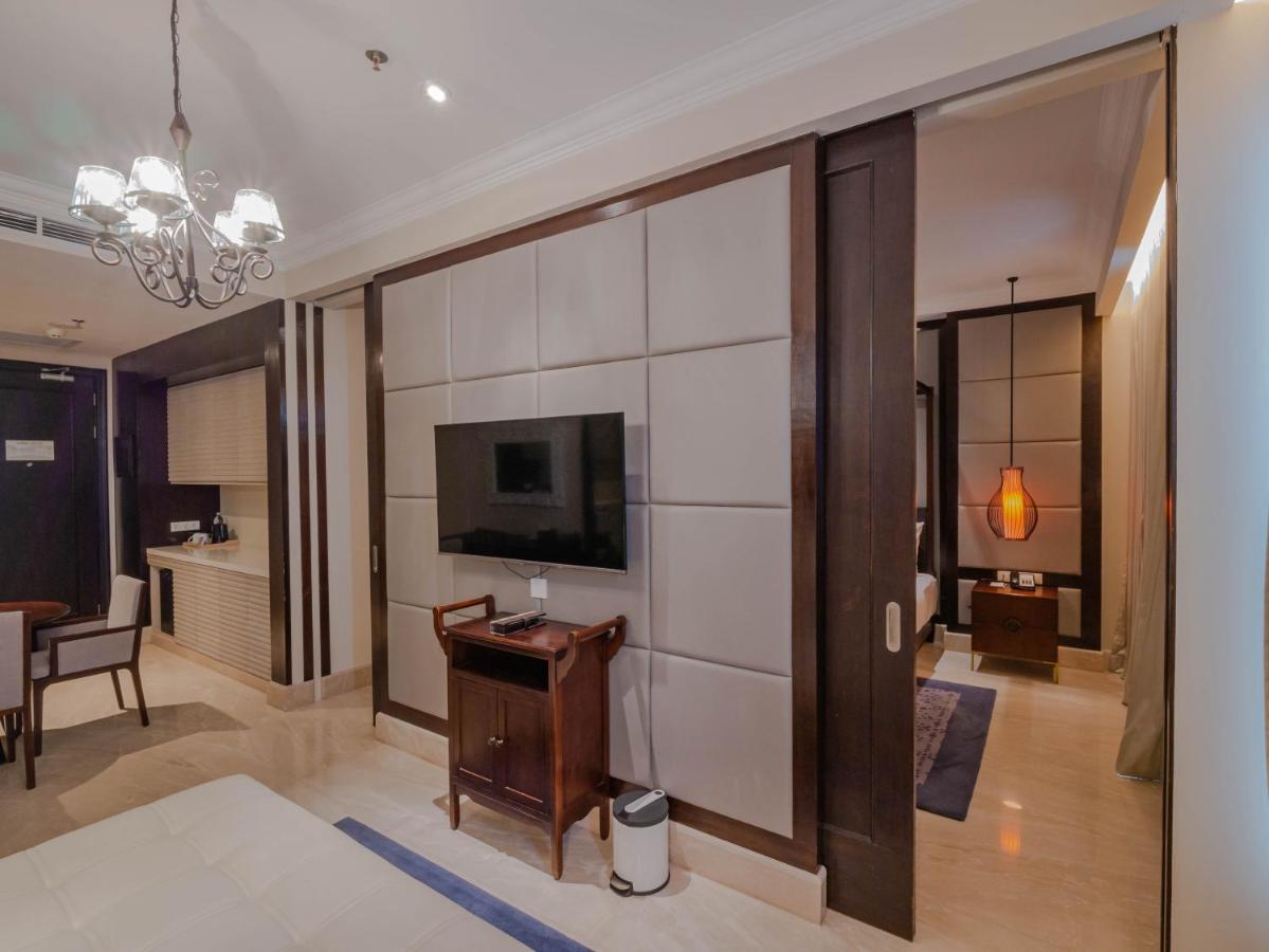 Jambuluwuk Oceano Seminyak Hotel Εξωτερικό φωτογραφία A sliding door